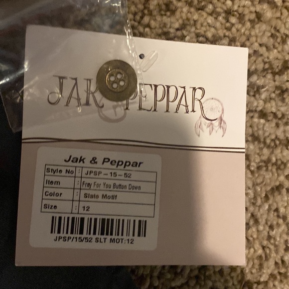 Jak & Peppar top.  Size 12. - Picture 3 of 4